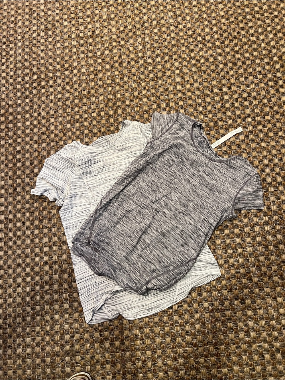 Women’s Heathered Short Sleeve Tees size 6